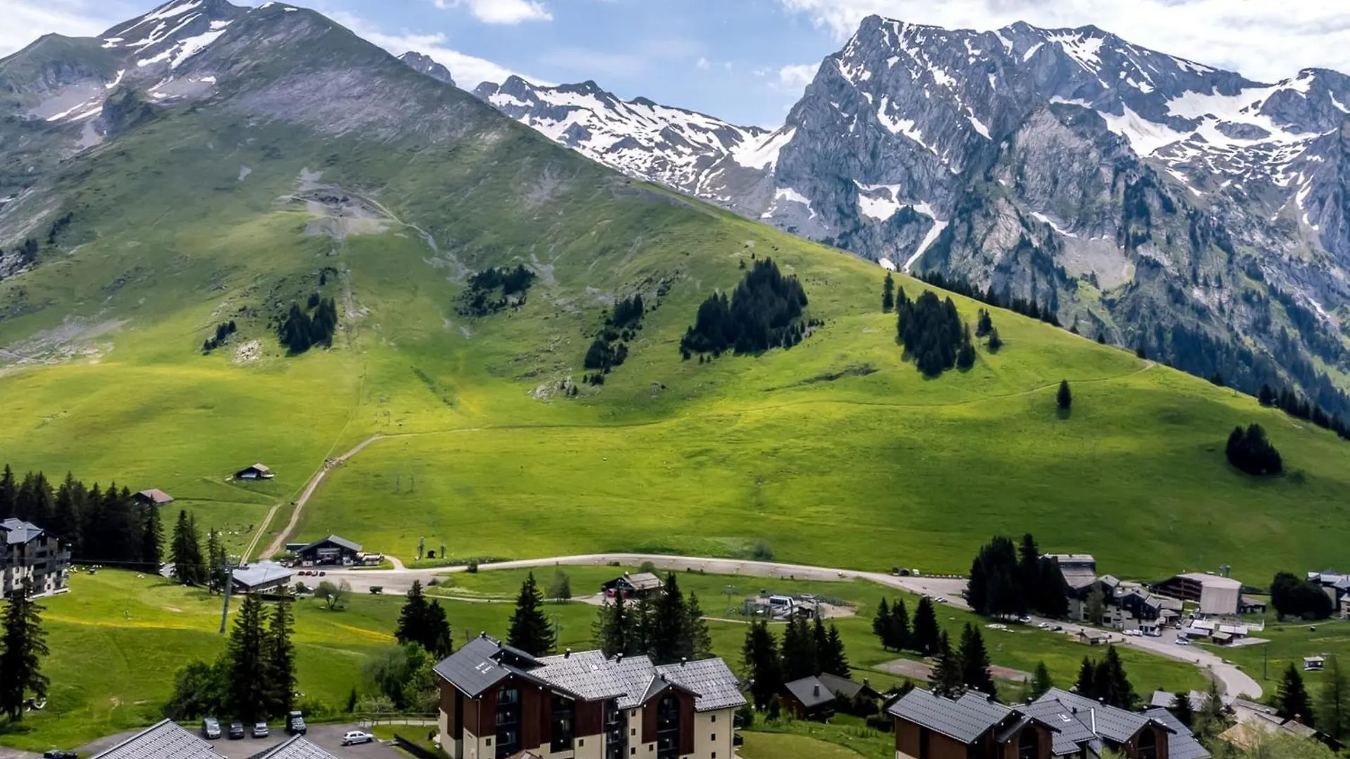 Slow Chalet Etale Ski In-Out Duplex Mountain View Balcony & Free Parking Manigod 0*,  Francia