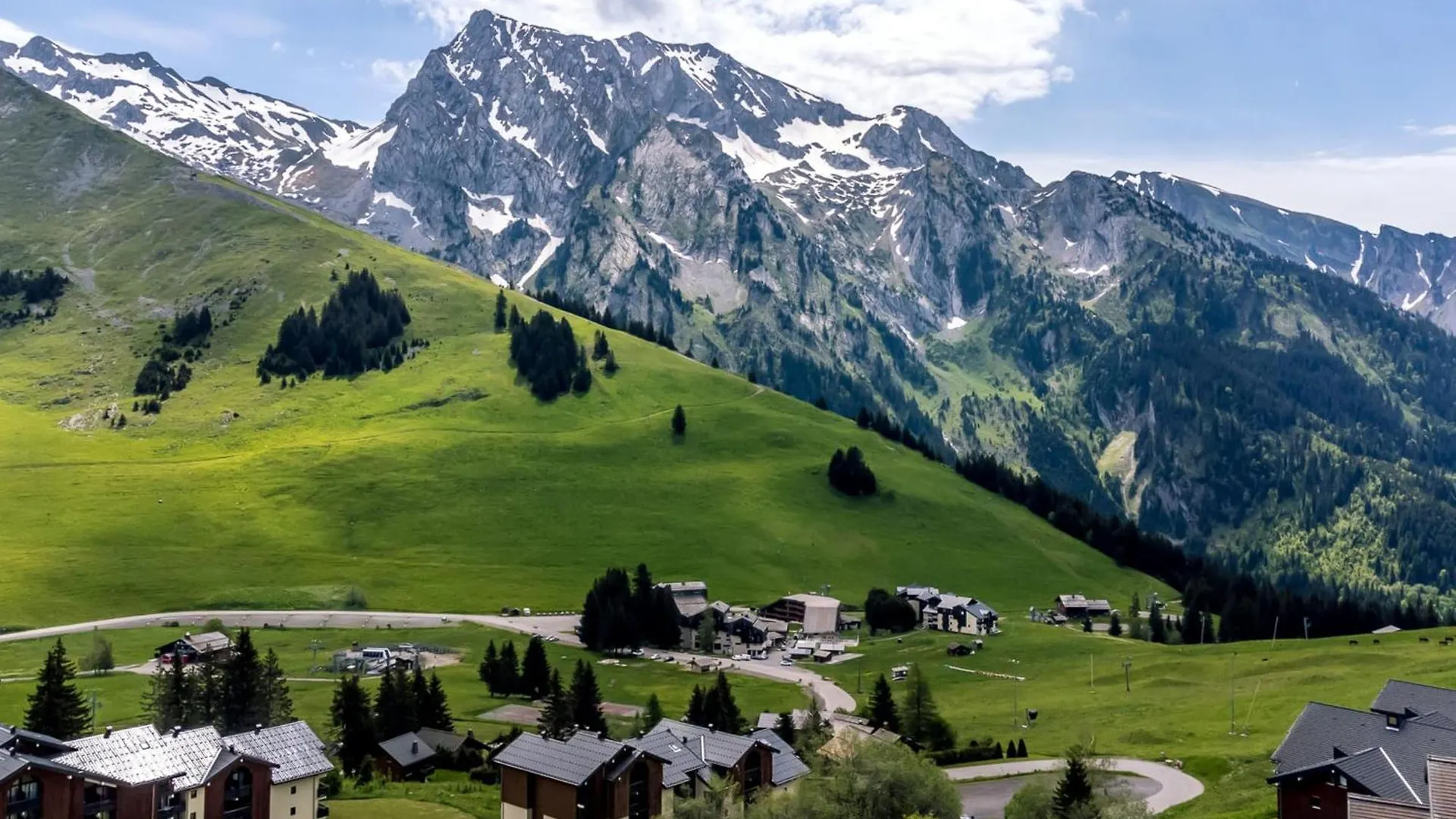 Slow Chalet Etale Ski In-Out Duplex Mountain View Balcony & Free Parking Manigod