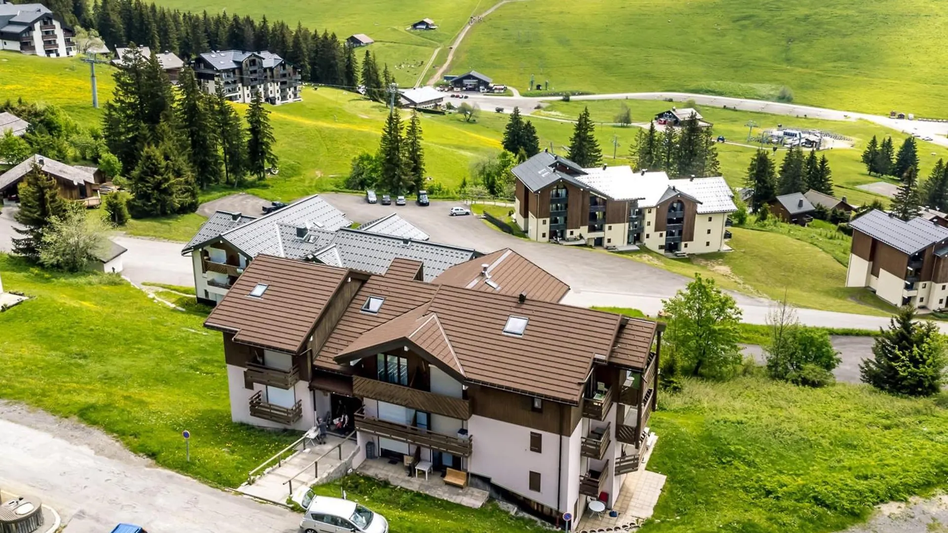 Slow Chalet Etale Ski In-Out Duplex Mountain View Balcony & Free Parking Manigod