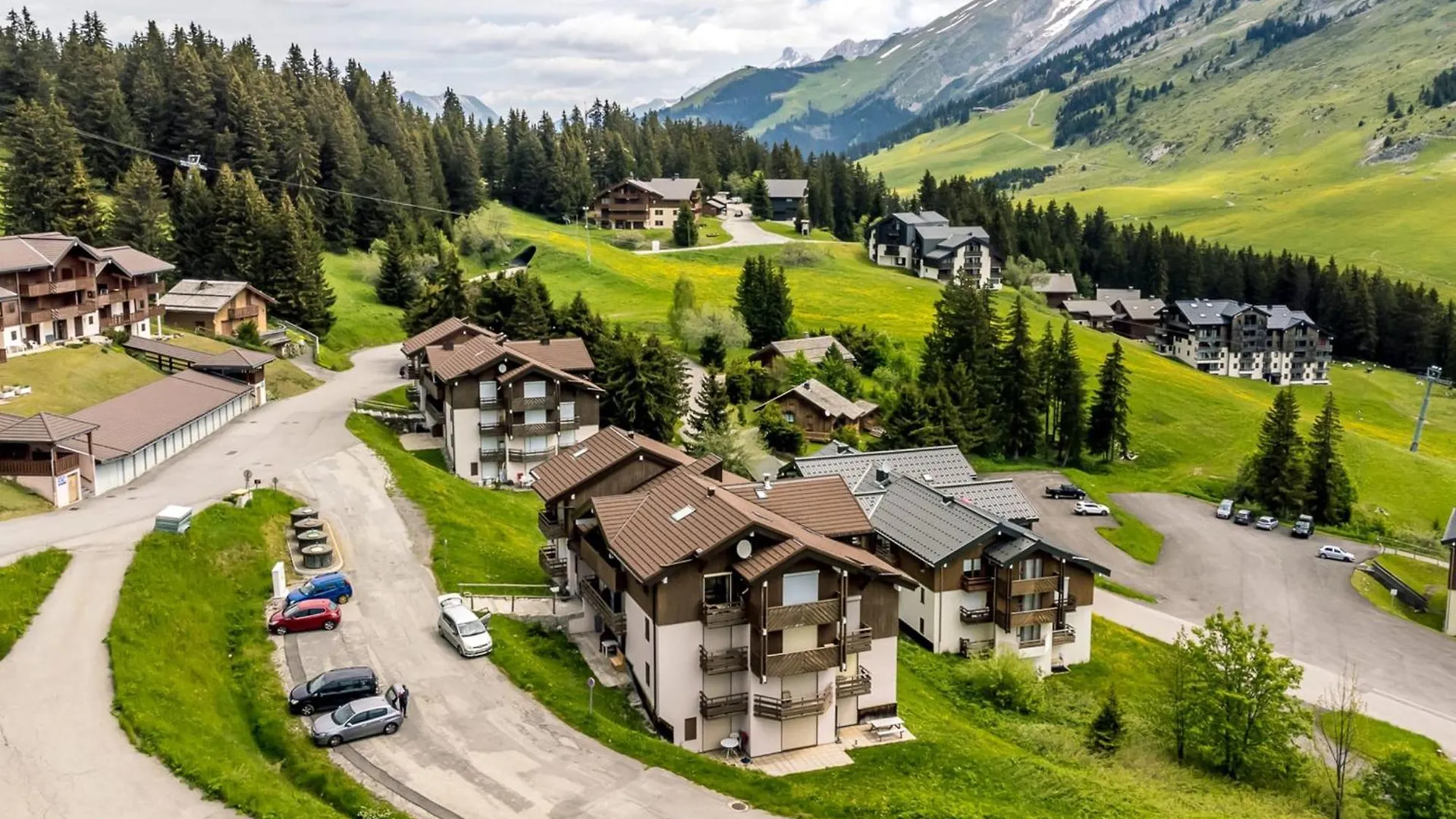 Slow Chalet Etale Ski In-Out Duplex Mountain View Balcony & Free Parking Manigod Francia