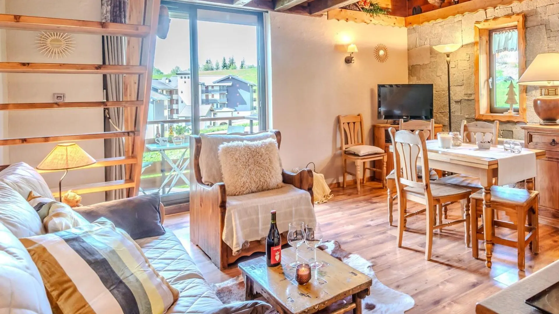 Slow Chalet Etale Ski In-Out Duplex Mountain View Balcony & Free Parking Manigod